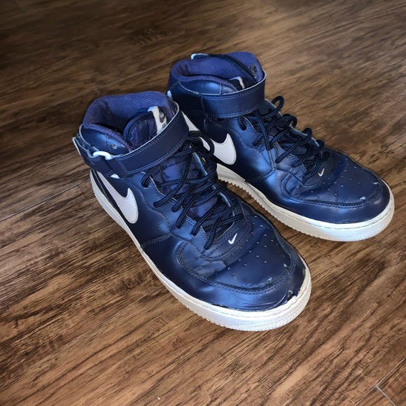 Nike Air Men’s Velcro/Lace Sneakers - Picture 7 of 10